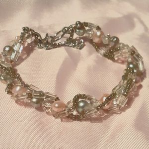 Freshwater pearls, square glass beads and seeds br